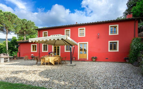 Villa Guamo: Wolke, Pflanze, Himmel, Gebäude, Eigentum, Fenster, Baum, Haus, Grundstueck, Holz