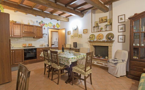 La Dolce Collina: Bilderrahmen, Tabelle, Möbel, Holz, Interior Design, Gebäude, Die Architektur, Wohnzimmer, Fussboden, Stuhl