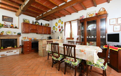 La Dolce Collina: Möbel, Eigentum, Tabelle, Gebäude, Holz, Beleuchtung, Interior Design, Haus, Fussboden, Strahl
