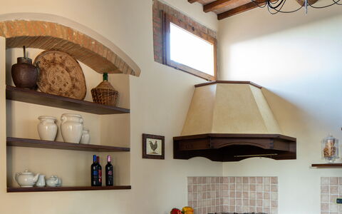 Sole Del Chianti: Eigentum, Cabinetry, Countertop, Holz, Beleuchtung, Küche, Die Architektur, Interior Design, Herd, Küchengerät