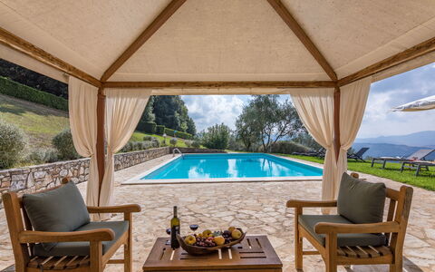 Chianti Resort: Pflanze, Möbel, Eigentum, Wasser, Schwimmbad, Azurblau, Stuhl, Schatten, Gebäude, Interior Design