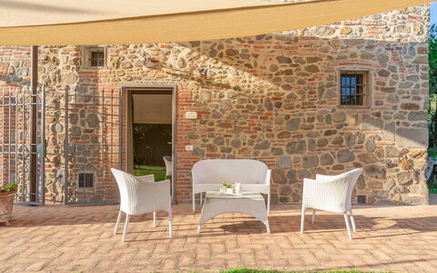 Il Fienile Holiday Home: Möbel, Pflanze, Eigentum, Stuhl, Gebäude, Schatten, Holz, Komfort, Interior Design, Die Architektur