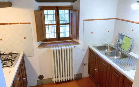 Borgo Delle Fonti: Küche, Küchengerät, Holz, Major Appliance, Spüle, Countertop, Flooring, Herd, Herd, Gasherd