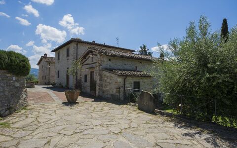 Borgo Delle Fonti: Pflanze, Himmel, Fenster, Gebäude, Wolke, Haus, Grundstueck, Strassenbelag, Hütte, Baum