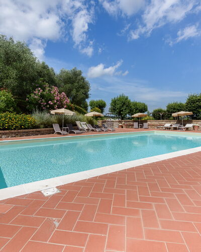 Villa Varna: Wasser, Pflanze, Wolke, Himmel, Eigentum, Schwimmbad, Gewässer, Baum, Blume, Schatten