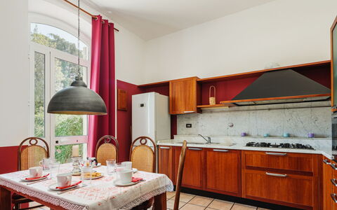 Villa Diana: Möbel, Eigentum, Komfort, Azurblau, Holz, Textil, Gebäude, Interior Design, Bettrahmen, Bett
