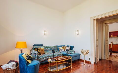 Villa Diana: Möbel, Eigentum, Komfort, Azurblau, Holz, Textil, Gebäude, Interior Design, Bettrahmen, Bett