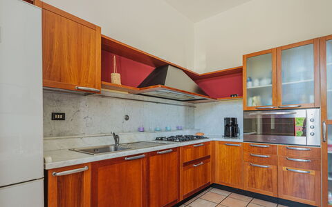 Villa Diana: Möbel, Eigentum, Komfort, Azurblau, Holz, Textil, Gebäude, Interior Design, Bettrahmen, Bett