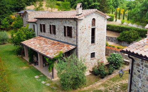 Villa Sant'anna: Pflanze, Gebäude, Eigentum, Fenster, Baum, Haus, Grundstueck, Holz, Hütte, Nachbarschaft