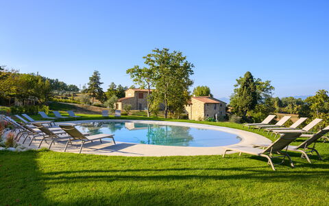 Villa Campestri: Wasser, Himmel, Pflanze, Schwimmbad, Baum, Gebäude, Natürliche Landschaft, Die Architektur, Grundstueck, Schatten