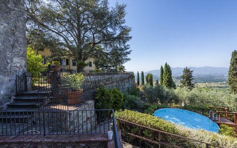 Villa San Gennaro: Himmel, Pflanze, Eigentum, Natur, Baum, Natürliche Landschaft, Gewässer, Gras, Landschaft, Strauch