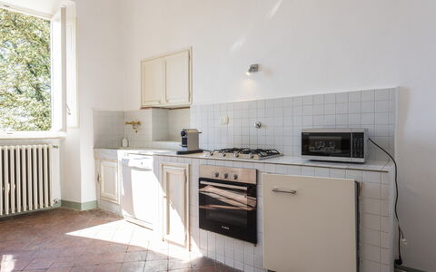 Villa San Gennaro: Countertop, Cabinetry, Eigentum, Fenster, Sinken, Herd, Küche, Holz, Zapfhahn, Flooring