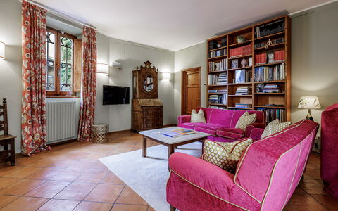 Dimora Fiorentina: Möbel, Gebäude, Bilderrahmen, Tabelle, Bücherregal, Regal, Holz, Interior Design, Flooring, Fussboden