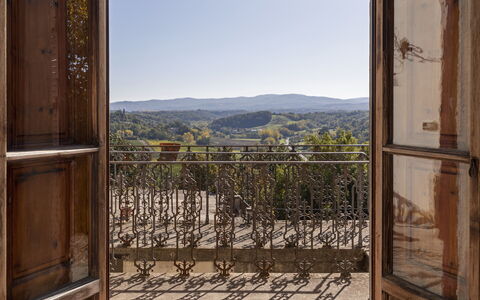 Villa Cicogna Tuscany: Himmel, Pflanze, Holz, Gebäude, Interior Design, Baum, Landschaft, Hartholz, Fassade