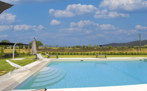 Casa Angela: Schwimmbad, Wohngebiet, Resort, Freizeit, Thermae, Estate, Gartenmöbel, Menschliche Siedlung, Villa, Hazienda