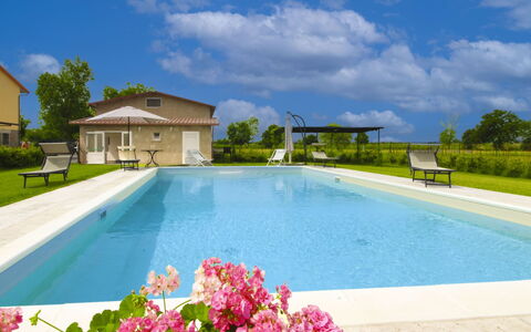 Casa Angela: Schwimmbad, Wohngebiet, Resort, Freizeit, Thermae, Estate, Gartenmöbel, Menschliche Siedlung, Villa, Hazienda