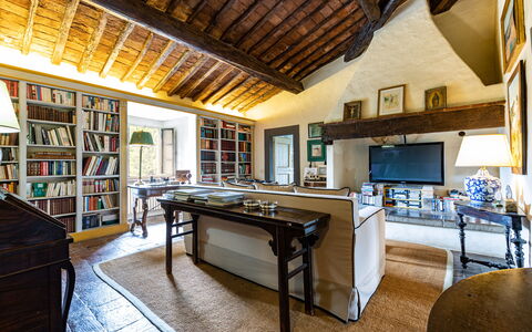 Podere La Torre: Eigentum, Möbel, Tabelle, Gebäude, Holz, Die Architektur, Haus, Fussboden, Interior Design, Wohnzimmer