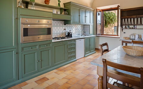 Montauto: Cabinetry, Möbel, Countertop, Eigentum, Stuhl, Schublade, Holz, Küche, Haushaltsgerät, Küchengerät