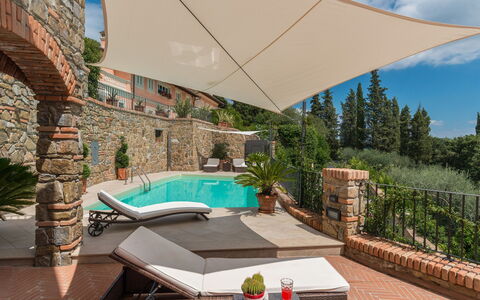 Villa Vico: Pflanze, Eigentum, Gebäude, Wasser, Azurblau, Schatten, Interior Design, Gartenmöbel, Die Architektur, Stuhl