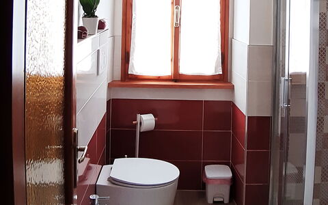 Villa Renaccio: Armatur, Eigentum, Sinken, Bad Sink, Zapfhahn, Gebäude, Holz, Badezimmer, Fenster