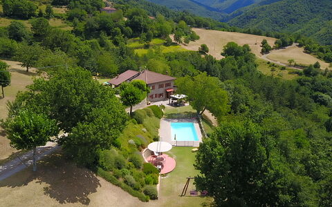 Villa Renaccio: Wasservorräte, Natürliche Landschaft, Baum, Gebäude, Grundstueck, Pflanze, Vegetation, Gras, Urban Design, Ländliches Gebiet