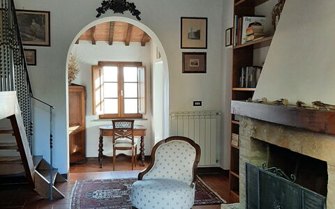 Casa Mulinello: Eigentum, Möbel, Gebäude, Holz, Fenster, Interior Design, Fussboden, Flooring, Haus, Backstein