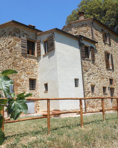 Casa Mulinello: Pflanze, Gebäude, Fenster, Himmel, Eigentum, Baum, Natur, Zaun, Grundeigentum, Fassade