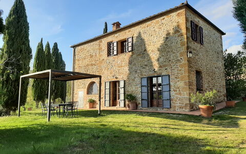 Casa Banditello: Himmel, Pflanze, Gebäude, Fenster, Wolke, Baum, Natürliche Landschaft, Haus, Grundstueck, Blumentopf