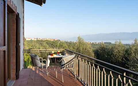 Residenza la Casuccia: Himmel, Holz, Gebäude, Baum, Veranda, Hütte, Grundeigentum, Zaun, Landschaft, Freizeit