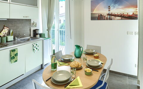 Apartment Serena - Levanto: Eigentum, Cabinetry, Geschirr, Countertop, Essen, Dishware, Interior Design, Küchengerät, Tasse, Tabelle