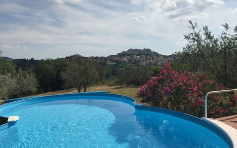 Villa Nibbiano: Wasser, Wolke, Himmel, Eigentum, Pflanze, Schwimmbad, Azurblau, Natürliche Landschaft, Gewässer