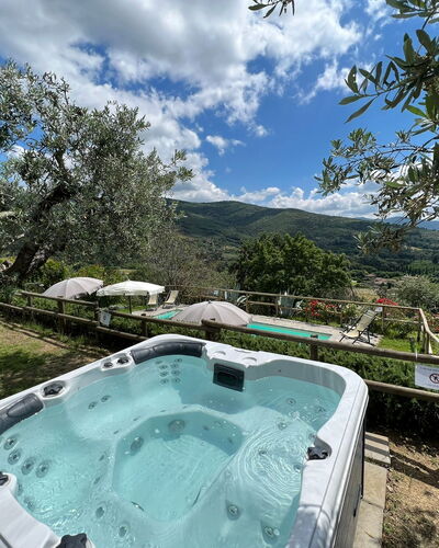 Villa Patrizia: Wolke, Pflanze, Wasser, Himmel, Natur, Botanik, Baum, Schwimmbad, Natürliche Landschaft