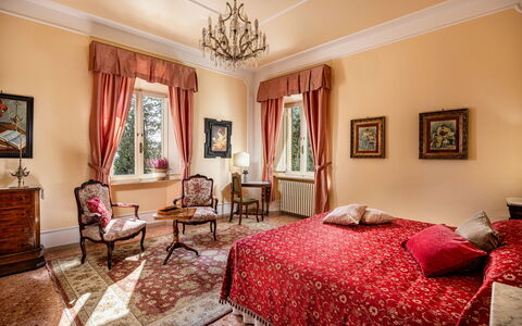 Villa Staggia: Möbel, Interior Design, Decke, Zimmer, Flooring, Textil, Linens, Bett, Beleuchtung, Schlafzimmer