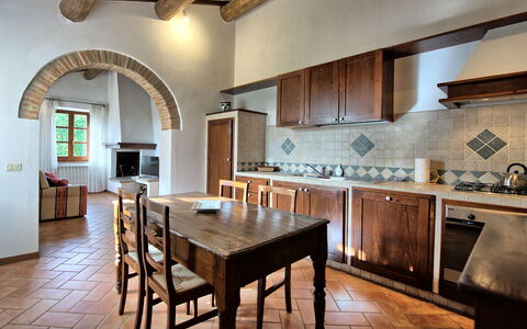 Casale Chieteno: Tabelle, Möbel, Eigentum, Cabinetry, Countertop, Holz, Interior Design, Beleuchtung, Küche, Fussboden