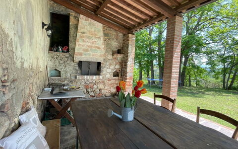 Podere La Sterza: Tabelle, Möbel, Pflanze, Gebäude, Holz, Blumentopf, Stuhl, Interior Design, Baum, Haus