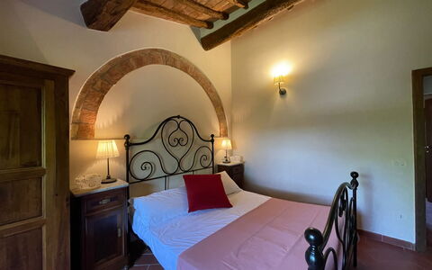 Podere La Sterza: Möbel, Eigentum, Komfort, Holz, Bettrahmen, Beleuchtung, Gebäude, Interior Design, Die Architektur, Cabinetry