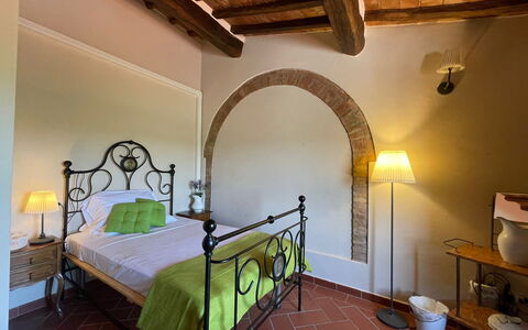 Podere La Sterza: Eigentum, Möbel, Gebäude, Licht, Komfort, Die Architektur, Bettrahmen, Holz, Interior Design, Fussboden