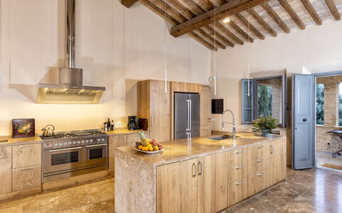 Podere D'Asso: Cabinetry, Countertop, Eigentum, Möbel, Holz, Sinken, Interior Design, Schublade, Küche, Holzbeize