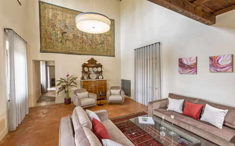 Villa Pianoia: Bilderrahmen, Eigentum, Möbel, Couch, Komfort, Holz, Wohnzimmer, Interior Design, Beleuchtung, Die Architektur