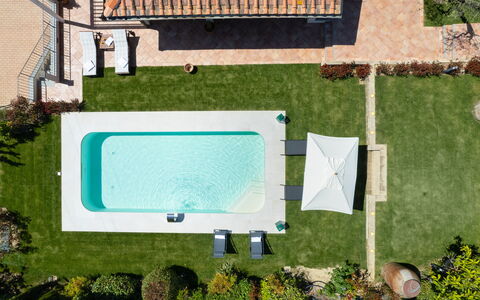 Villa Di Pillo: Pflanze, Grün, Rechteck, Grundstueck, Gebäude, Vegetation, Urban Design, Gras, Schatten, Linie