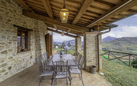 Guarda Valle: Pflanze, Tabelle, Möbel, Eigentum, Gebäude, Himmel, Stuhl, Fenster, Schatten, Interior Design