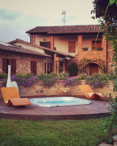 Casa Vacanze Paradiso: Pflanze, Wasser, Himmel, Gebäude, Fenster, Wolke, Baum, Tür, Gras, Haus
