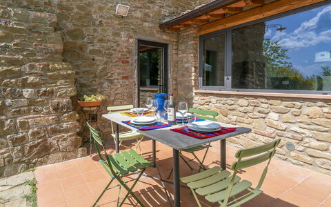 Casa Bosco D'arte Holiday Home , Greve In Chianti,: Möbel, Eigentum, Tabelle, Gebäude, Fenster, Stuhl, Blumentopf, Holz, Pflanze, Gartenmöbel