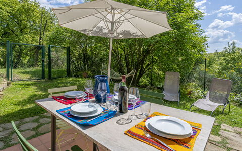 Casa Bosco D'arte Holiday Home , Greve In Chianti,: Tabelle, Pflanze, Wolke, Eigentum, Möbel, Geschirr, Himmel, Tisch Im Freien, Stuhl, Baum