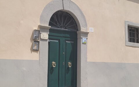 Casa Del Borgo: Fenster, Gebäude, Blau, Tür, Haus, Holz, Home Door, Tönungen Und Schatten, Fassade