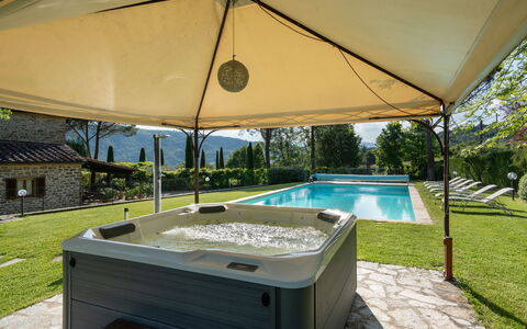 Il Mulino di Vogognano: Pflanze, Wasser, Eigentum, Gebäude, Schatten, Fenster, Regenschirm, Schwimmbad, Gartenmöbel, Rechteck