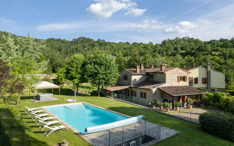 Il Mulino di Vogognano: Pflanze, Wolke, Himmel, Gebäude, Eigentum, Wasser, Schwimmbad, Natur, Baum, Grundstueck