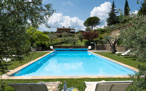 Villa Olivi Pool: Wasser, Pflanze, Himmel, Wolke, Eigentum, Schwimmbad, Natur, Azurblau, Baum, Gewässer