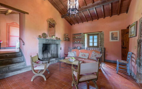 Colle degli Ulivi: Möbel, Bilderrahmen, Eigentum, Holz, Interior Design, Gebäude, Wohnzimmer, Fussboden, Tabelle, Flooring