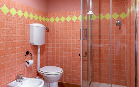 Fonte Nuova: Armatur, Badezimmer, Flooring, Interior Design, Fussboden, Installation, Toilette, Sinken, Zapfhahn, Fliese